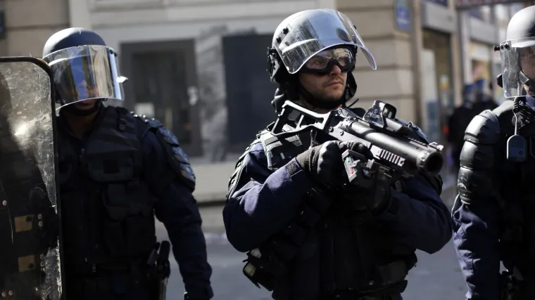 Mu&scaron;karac u Francuskoj zaletio se vozilom u džamiju: Napadač ozlijeđen, drugih žrtava nema