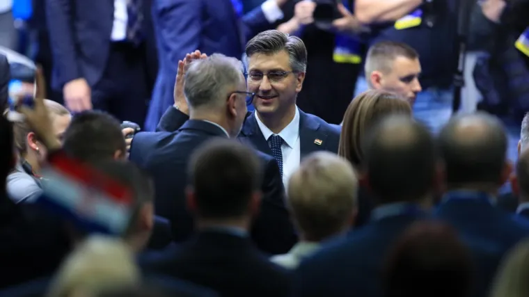 HDZ-OVCIMA NE STIŽU UPLATNICE ZA ČLANARINU: Radi li se o grešci ili je u pozadini lukav plan uoči stranačkih izbora?