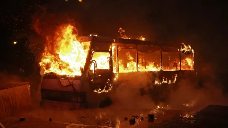 Autobus iz Hrvatske izgorio na autocesti u Njemačkoj! Putnici i dva vozača pokušali su sami gasiti požar