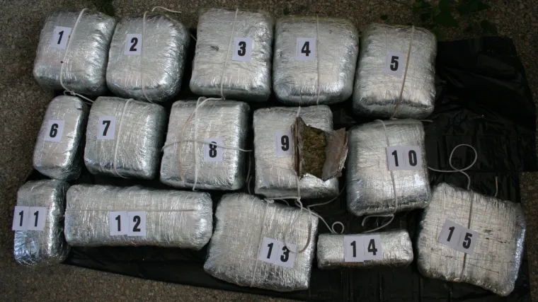 Pali na graničnom prijelazu Klek: Albanci ispod sjedala u autu sakrili 14 kg marihuane