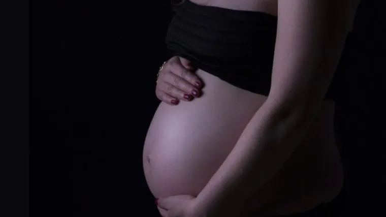 UBILA NOVOROĐENČE I BACILA GA U KANTU ZA SMEĆE! Nije bila ni u pritvoru, već je ponovno rodila...