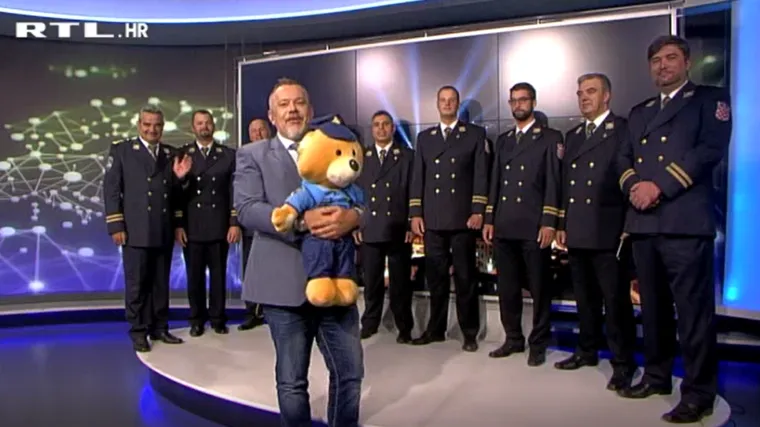 &Scaron;prajc u Direkt priveo raspjevane policajce: Poslu&scaron;ajte kako u njihovoj izvedbi zvuči hit 'Mojoj lijepoj'