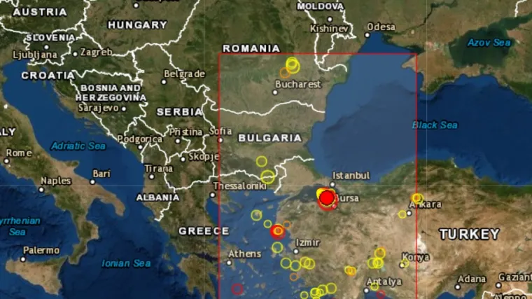 Njihale su se zgrade, osmero ljudi ozlijeđeno, stanovnici pobjegli iz grada