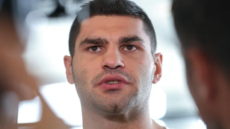 "Konju jedan retardirani, mrtvu ti majku j....'