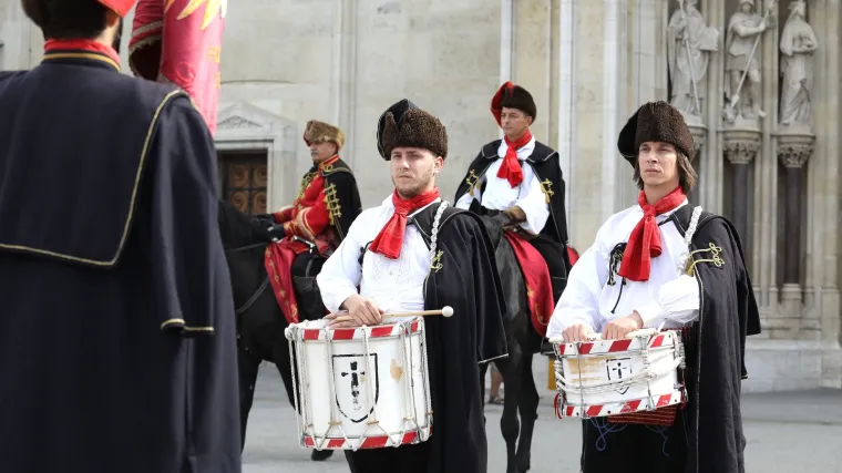Turisti iz cijelog svijeta odu&scaron;evljeni Hrvatskom: 'Impresionirala me va&scaron;a predsjednica pa sam do&scaron;ao'
