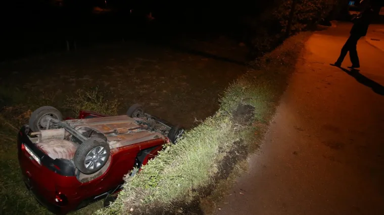 Sletjele s kolnika u smrt - jedna putnica poginula, ostali te&scaron;ko ozliježeni