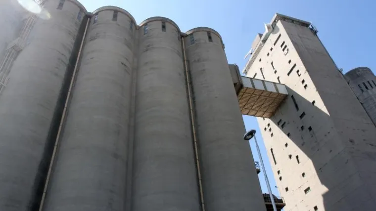 Čistio je 18 metara visok silos i u jednom trenutku na njega se sru&scaron;ila kukuruzna krupica