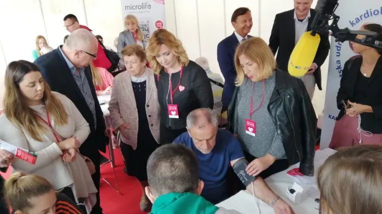 Bandić do&scaron;ao izmjeriti tlak pa na pitanje o predsjedničkoj kandidaturi poručio: 'Nije jo&scaron; kraj mjeseca'