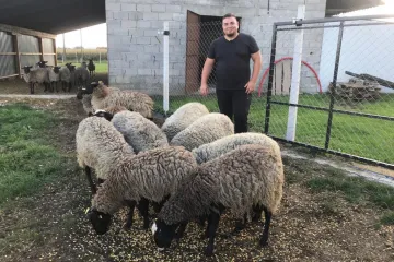 Svećenik pastir iz Podravine čuva i ljude i ovce: 'Miljenica mi je Đurđica, nju sam othranio na dudu'