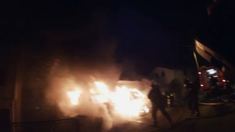 U vlasni&scaron;tvu su brata uglednog odvjetnika, požar krenuo na Smartu pa se pro&scaron;irio na Mazdu