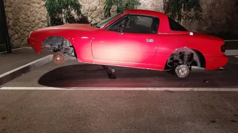 Podignuli mu auto dizalicom i ukrali felge: 'Sve sam prijavio policiji. Nudim 1000 kn za informacije'