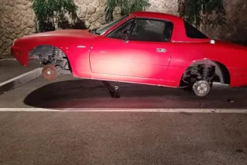 Podignuli mu auto dizalicom i ukrali felge: 'Sve sam prijavio policiji. Nudim 1000 kn za informacije'