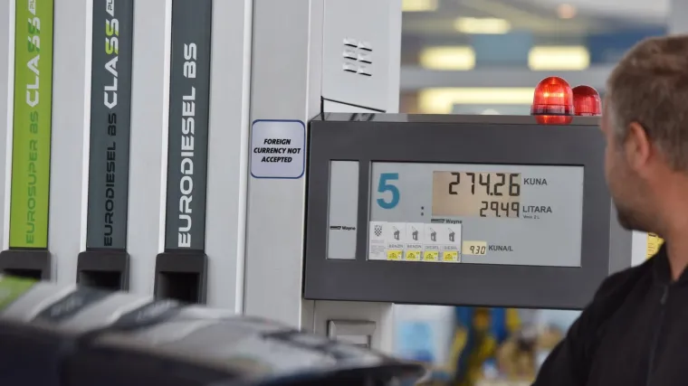 Napokon dobre vijesti za hrvatske vozače! Gorivo je jeftinije, evo koliko ćete ga od danas plaćati