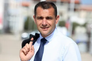 Neslužbeno se doznaje da odlazi iz HNS-a