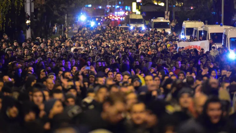 ULICE; U crnini su zakrčili promet u centru grada, pokazivali su i otpor prema Mamiću
