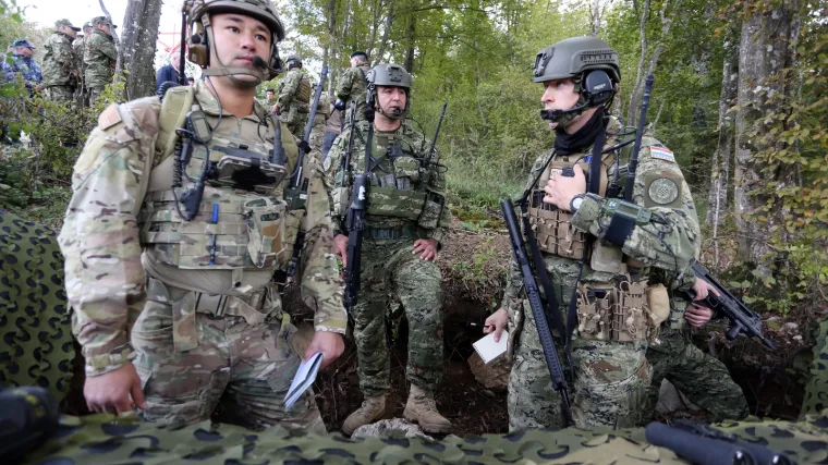 Slunj: Američki F-16 i hrvatski helikopteri Kiowa Warrior predstavili kontrolu bliske zračne potpore