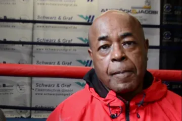 'Mali ranjivi gov**r napao me s leđa, ljut sam jer mu nisam mogao vratiti'