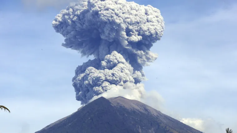 Vulkan na istoku Rusije izbacio stup pepela 10 kilometara uvis