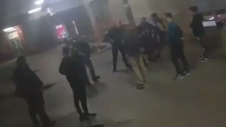 VIDEO Tučnjava na autobusnom kolodvoru u Čakovcu: Nekoliko osoba napalo dvojicu mladića