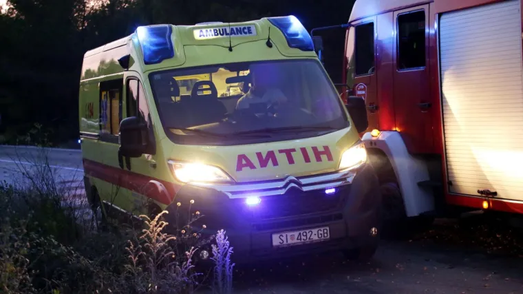 Nakon frontalnog sudara dijete i troje odraslih prevezeno u bolnicu