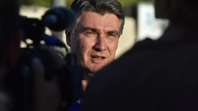 'Poku&scaron;avaju naciji utjerati svoje blagdane, neka ne dijele naciju takvim pitanjima'