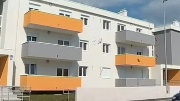 Mladim obiteljima s djecom podijeljeni ključevi novih stanova na Krku: 'Ovo nam je bila jedina opcija'