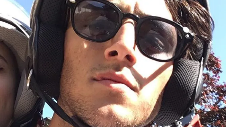 Biciklist je poginuo nakon te&scaron;kog pada, udarac je bio toliko snažan da mu se kaciga prepolovila