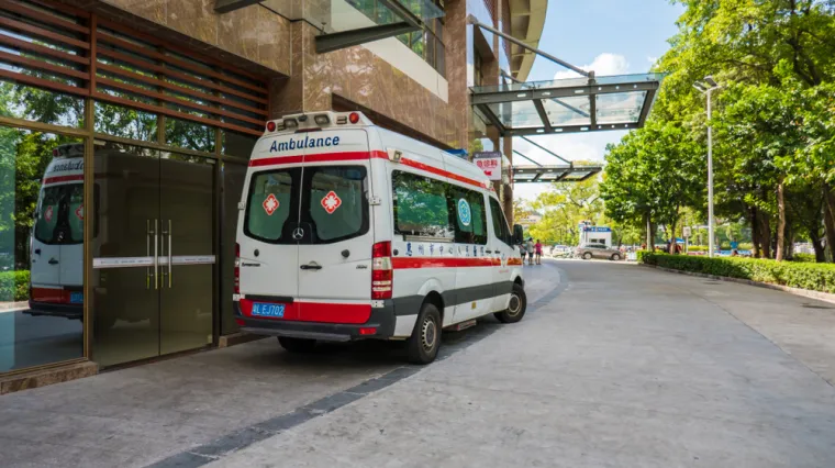Užas u Kini: Uru&scaron;io se most na autocesti i pao na automobile, poginulo troje ljudi