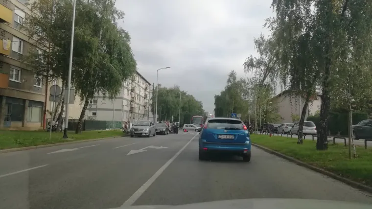 U Zagrebu autom naletio na rolericu: Nesretna žena zavr&scaron;ila u bolnici, nastala velika gužva