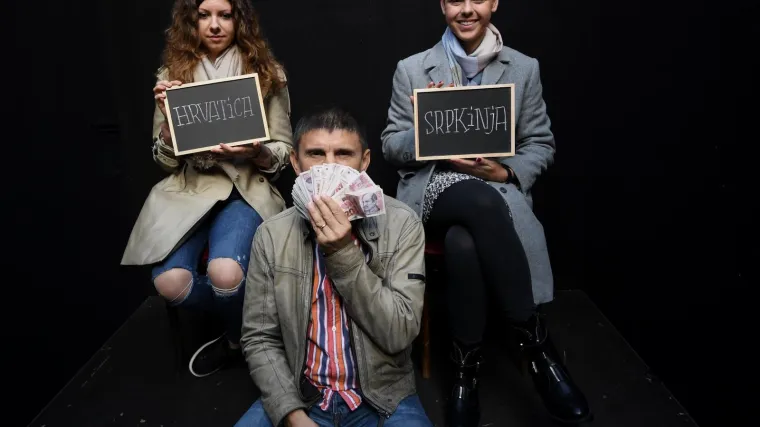 Poznati umjetnik ispred HNK-a organizirao kviz 'Prepoznaj Srpkinju', nagrada - 20 kuna