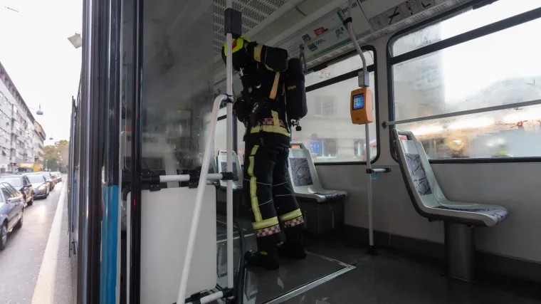 FOTO Gorio ZET-ov tramvaj: Požar na instalacijama električnog motora, ozlijeđenih nije bilo