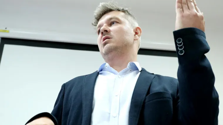 Okuplja volontere i kaže: Tako je i Stipe Mesić startao s 2 posto...