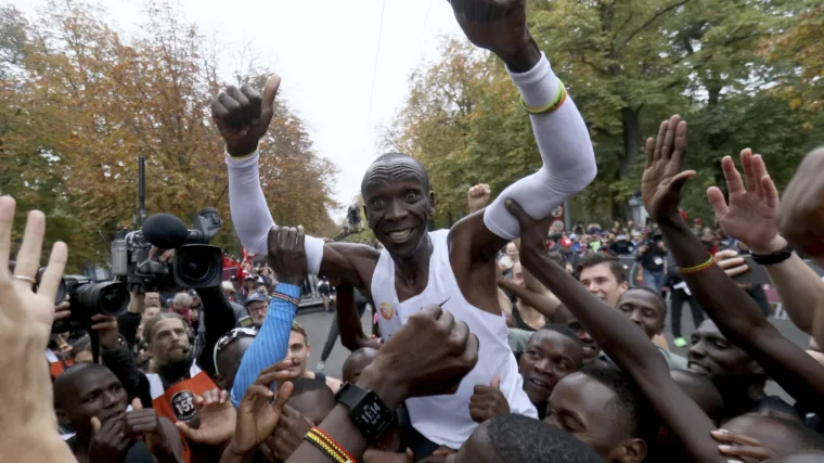 Svaka čast! Eliud Kipchoge postao prvi čovjek koji je pretrčao 42 km ispod dva sata