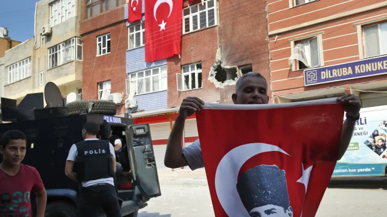 Turske snage zauzele dijelove sirijskoga grada: Stotinjak žena i djece pobjeglo iz ISIL-ova logora