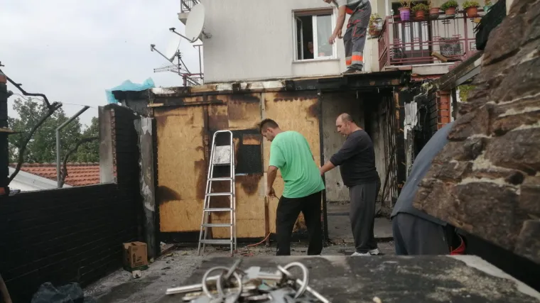 Svi su do&scaron;li pomoći obitelji Butković: Čistilo se zgari&scaron;te stana, tinejdžer koji je spasio baku iza&scaron;ao iz bolnice