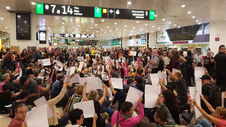 Prosvjednici u Kataloniji nastoje zauzeti aerodrom u Barceloni
