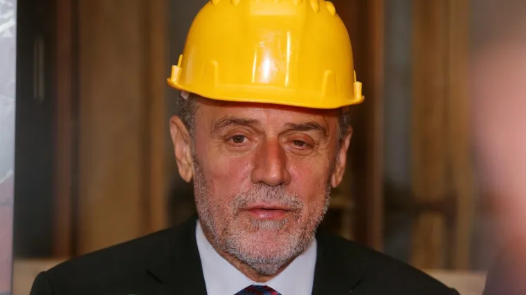 'Ako mi kažete tri veća prioriteta od onih koje sam rekao, ja ću se skinuti gol na Jelačić placu'