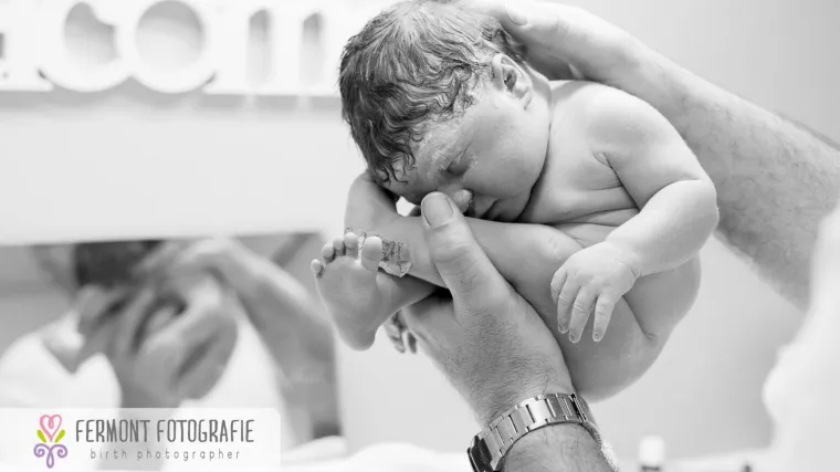 Nevjerojatne fotografije pokazuju u kojem su položaju bebe u trbuhu