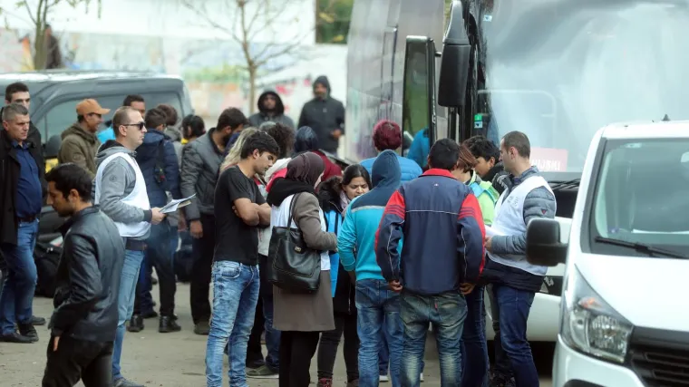 Stotine migranata prebačeno u kamp blizu Hrvatske: 'Pustit ćemo neka problem eskalira...'