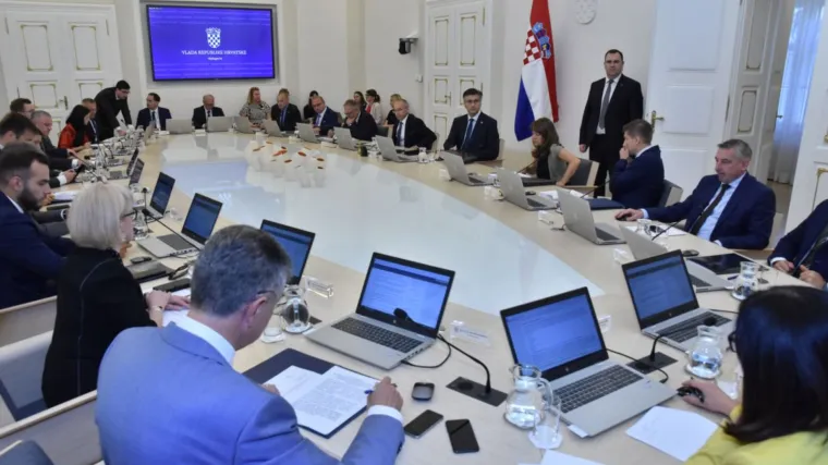 Vlada kapitulirala! Povukli izmjene Zakona o radu: 'Nije uobičajeno da se to radi 8 minuta prije sjednice'