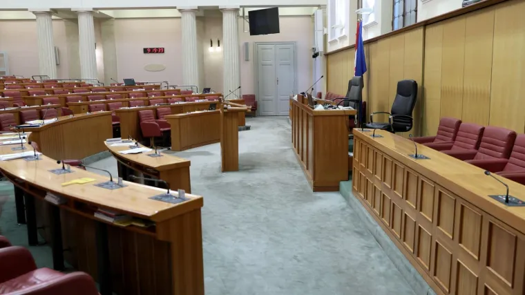 'A gdje je naša povišica?' Ogročeni zbog diskriminacije, zastupnici napustili Sabor