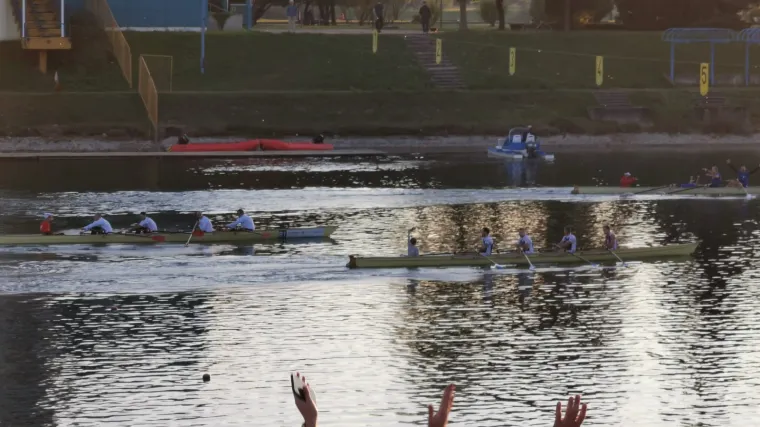 Nastupilo je čak 200 posada u 35 utrka; Veslali su čak i osiguravatelji