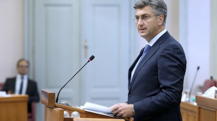 Prvo će podnijeti izvje&scaron;će o radu Vlade, a onda se očekuje žustra rasprava o opozivu Kujundžića