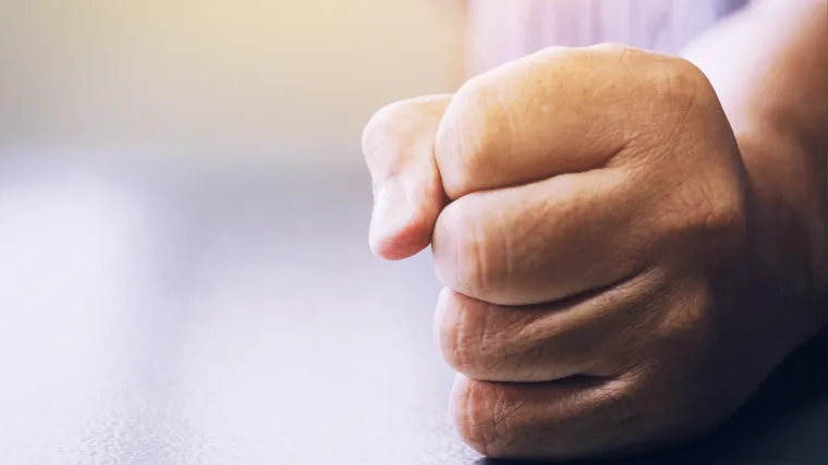 Presreo tipa koji mu je ukrao 19.000 kuna, izudarao ga i stavio mu omču oko vrata