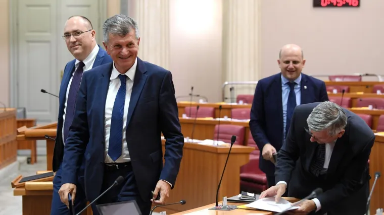 Poručili mu da je 'tihi grobar' hrvatskog zdravstva, ali Plenković ga ne da iz Vlade