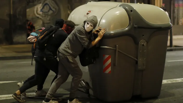 Žestoki sukob ljevih i desnih na prosvjedima u Barceloni: Viđene su fa&scaron;ističke i komunističke zastave