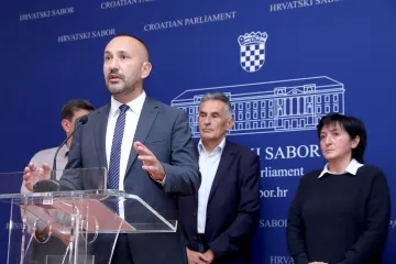 Od Vlade je zatražio da pošalje vojsku na granicu
