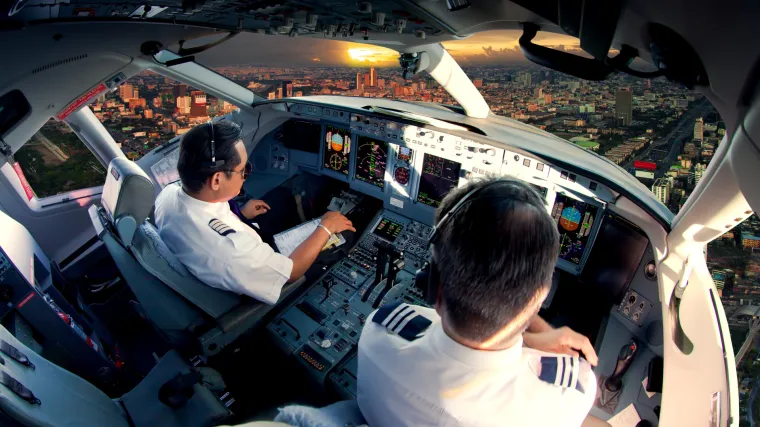 Pilot slavnom glumcu dopustio da vozi avion pa dobio otkaz i doživotnu zabranu rada