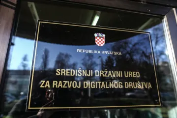 Država se dopisuje sama sa sobom, a mi to plaćamo stotine milijuna kuna. Najozbiljnije