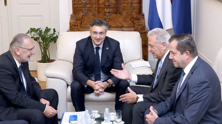 Plenković ugostio Avramopoulosa: 'S Hrvatskom u Schengenu EU će se bolje suočiti s migracijama'